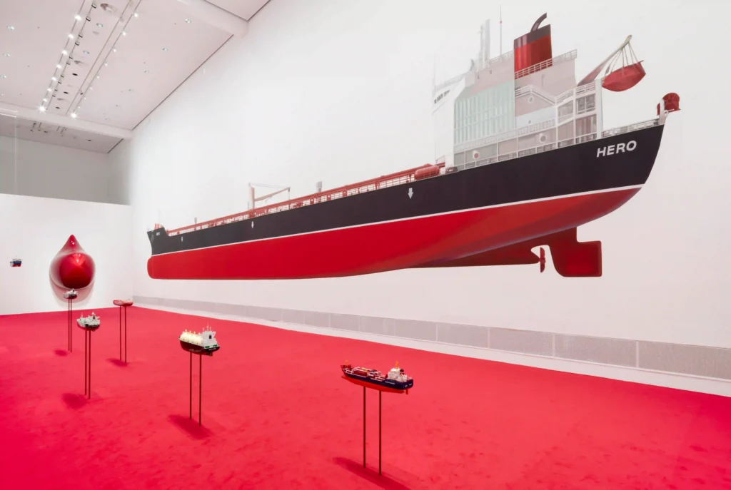 «Бензиновые государства» Мониры аль Кадири в Berlinische Galerie