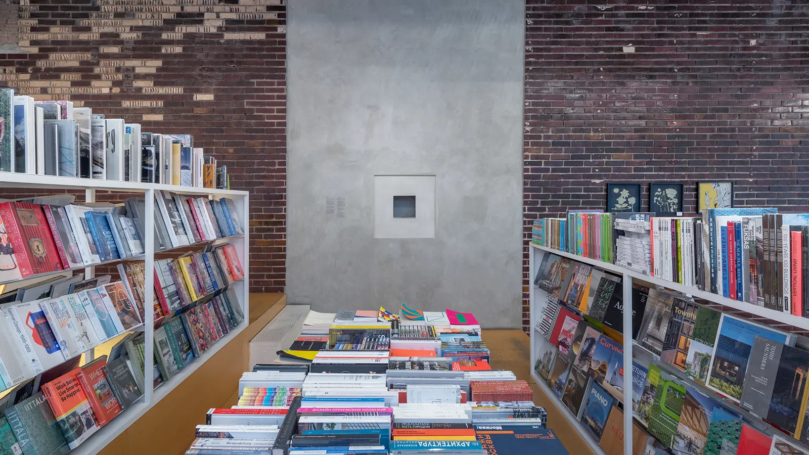 «Осы, совы и улитки» и еще 9 книг в подарок из Музея «Гараж»