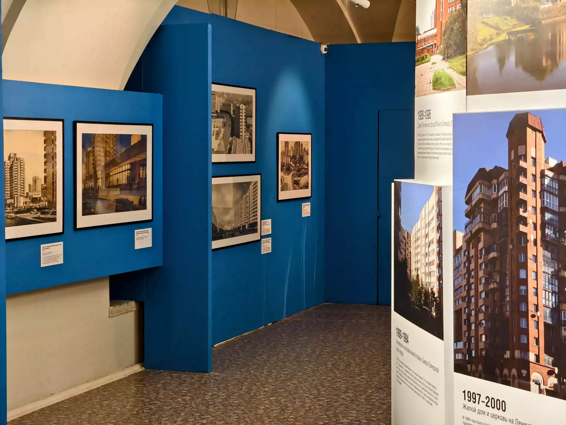 Важная выставка архитектора-модерниста Евгения Полторацкого — автора дома-змеи в Петербурге