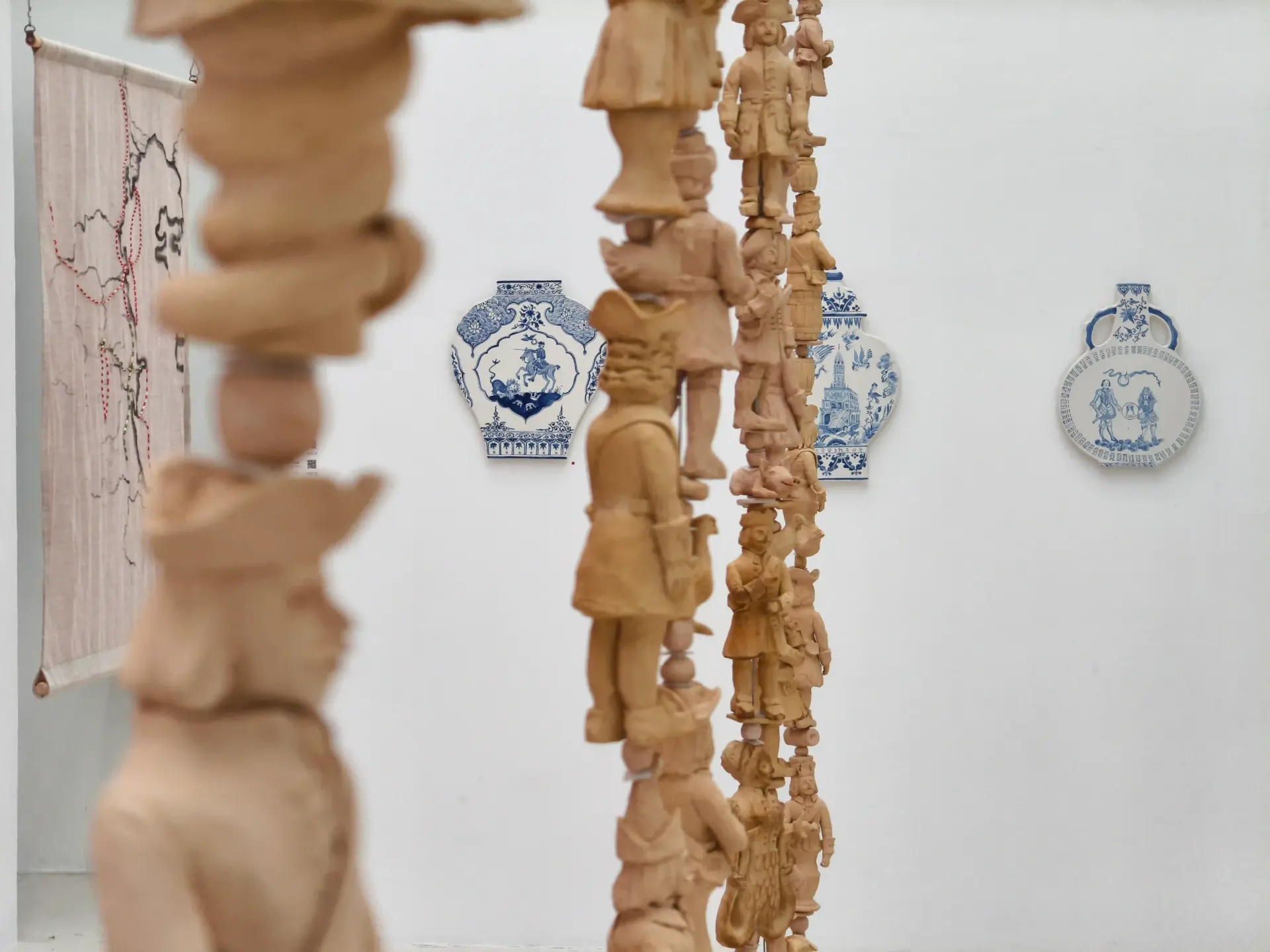 Образы эпохи Петра I на выставке современных художников Сергея Сонина и Елены Самородовой «Парадоксальный парадиз»