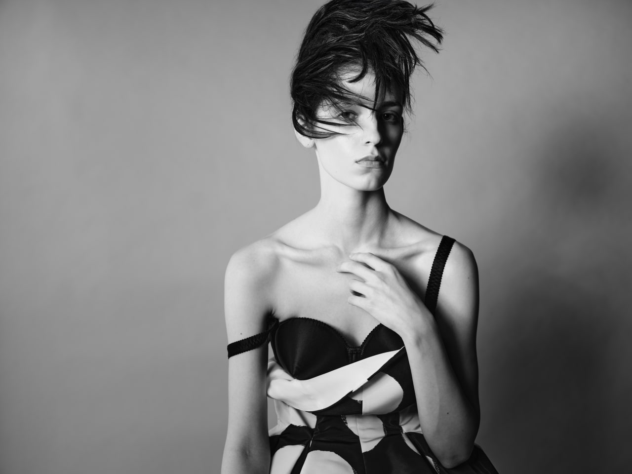 Фотопроект Максима Тараканова для Black Square — на выставке в московской фотостудии Lobster