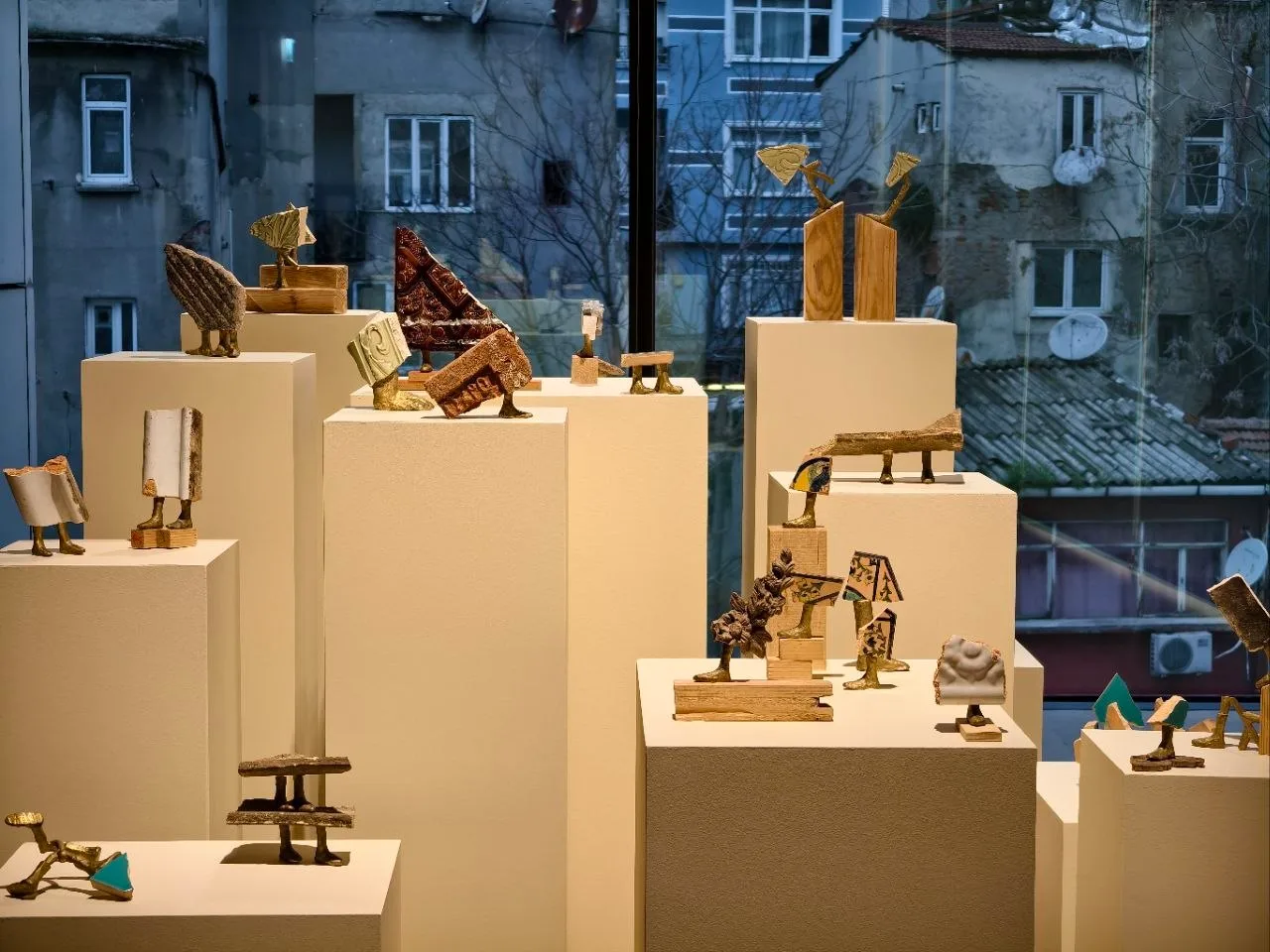 Отношения между человеком, городом и природой на стамбульской выставке Херы Буюкташджиан